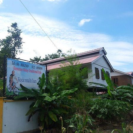 Audi Guesthouse Balik Pulau Exterior photo