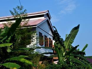 Audi Guesthouse Balik Pulau Exterior photo